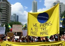 protesto contra Flávio Bolsonaro