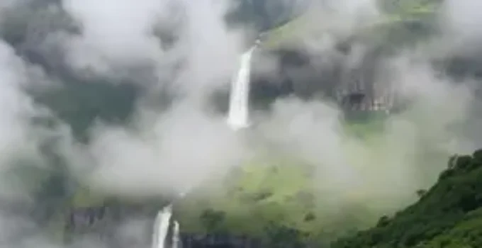 cascata de nuvens