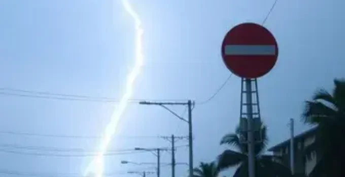 chuva e raios em BH
