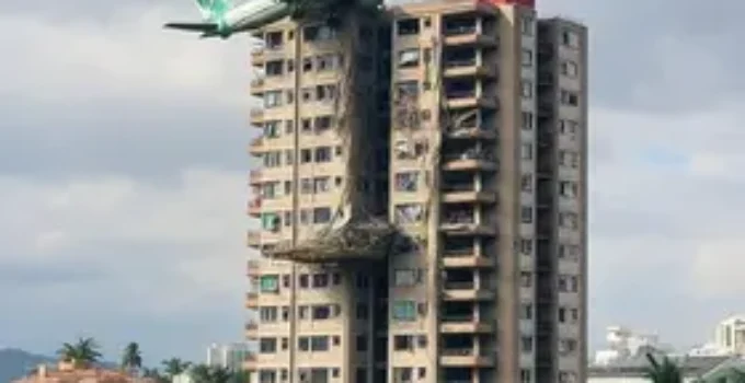 avião cai em prédio em BH